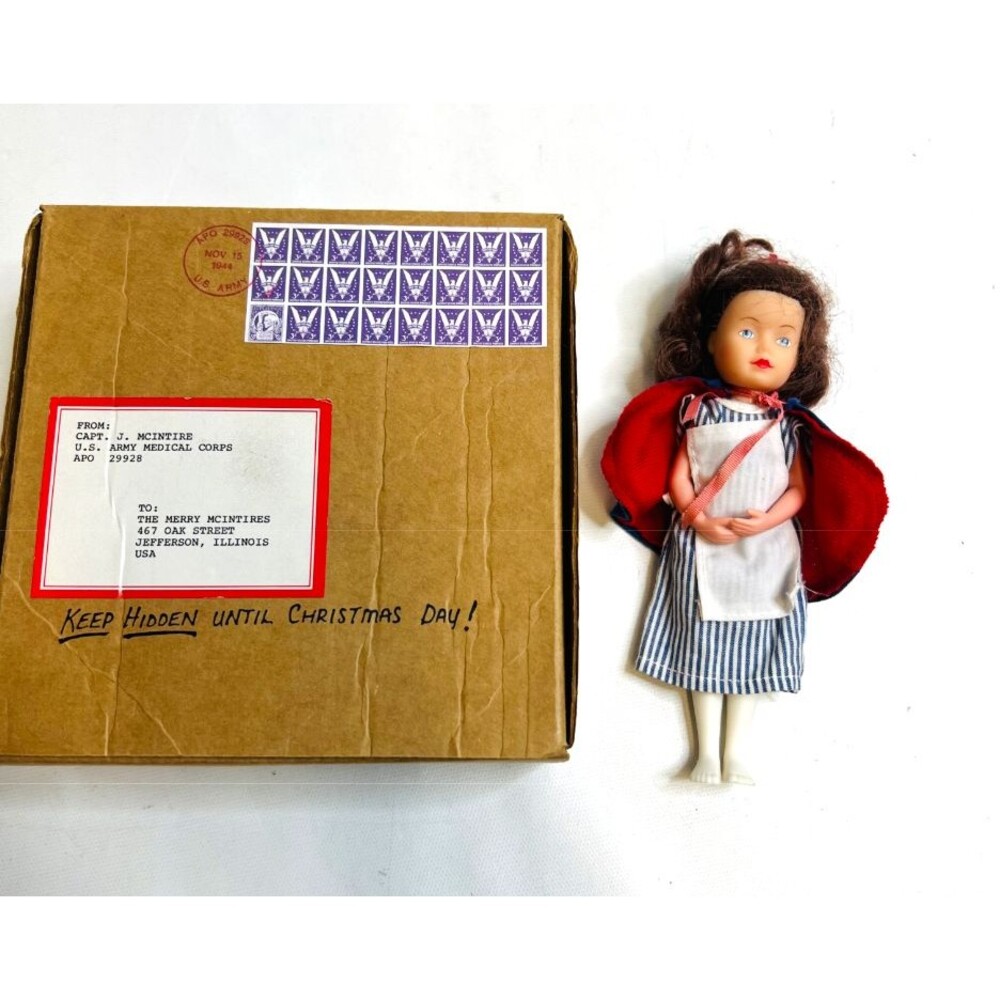 American Girl Pleasant Company Molly McIntire Nurse Doll & Original Christmas Bx